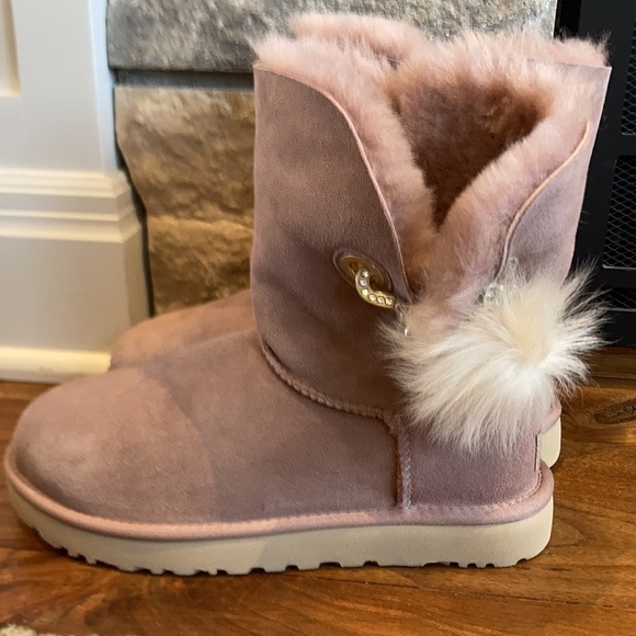 NWT UGG Irina Boots - Picture 5 of 14
